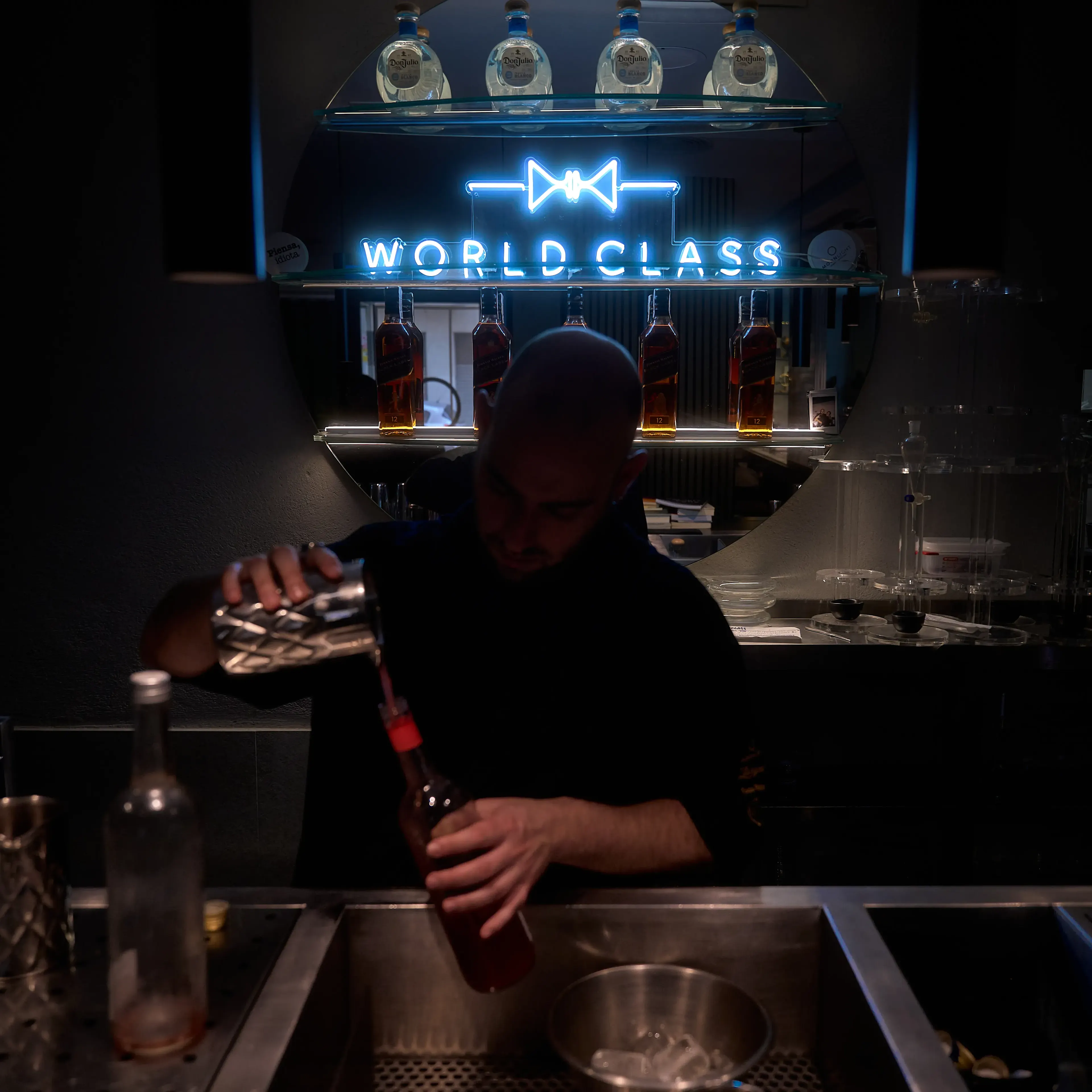 W de World Class