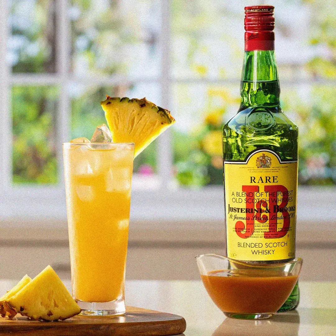 J&B Golden Kiss