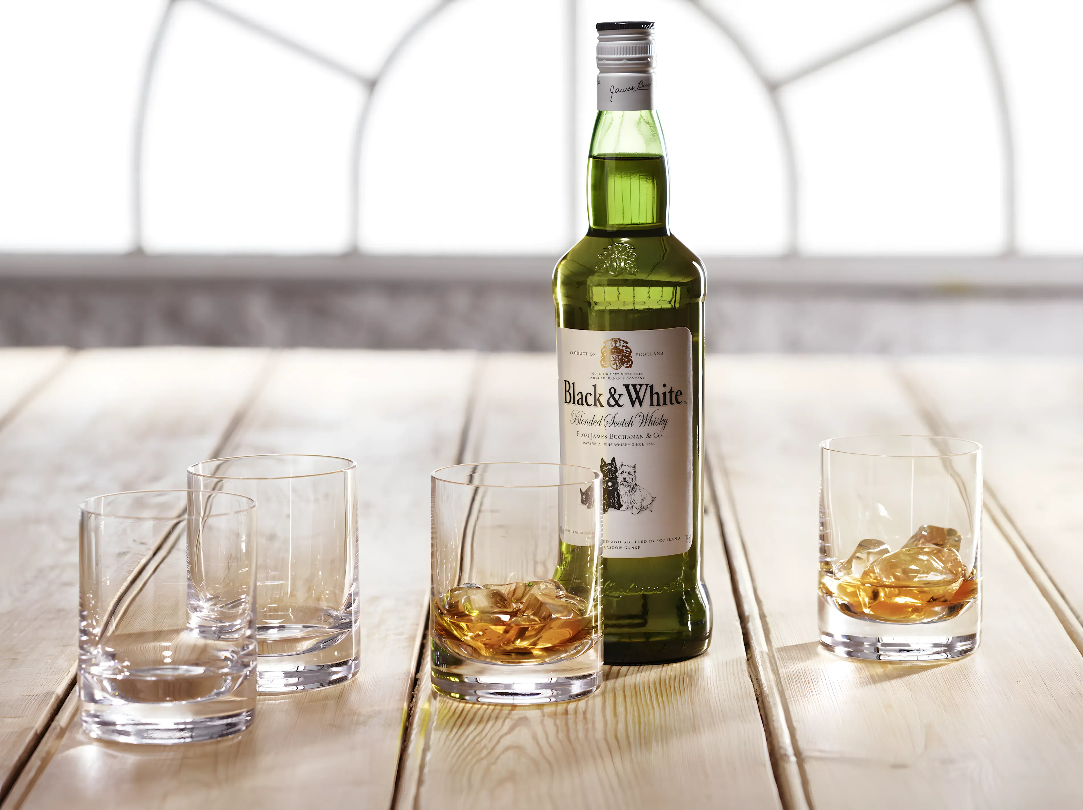 Art. Black & White precio