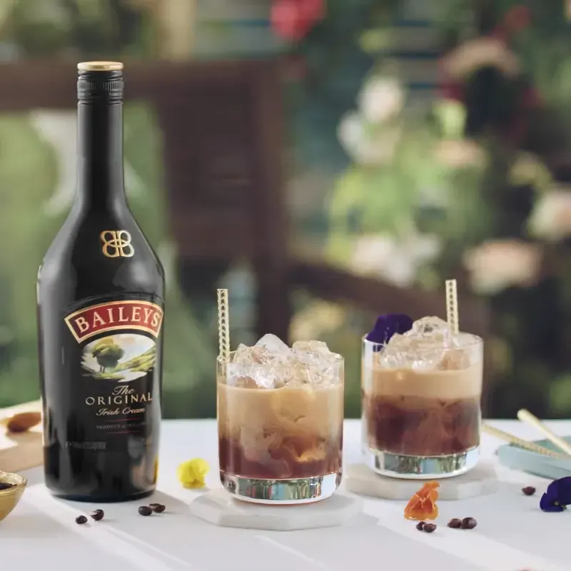 Café sobremesa baileys - 1. White Russian 