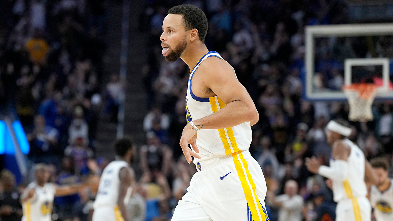 Steph Curry Playing Best Basketball of His Career and Wowing NBA World