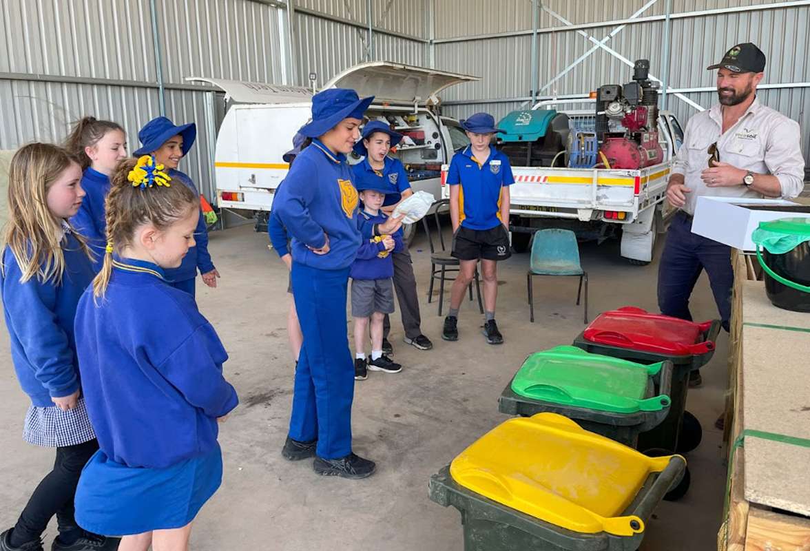 Jerilderie Public School Visits Wormtech | The Griffith Phoenix ...