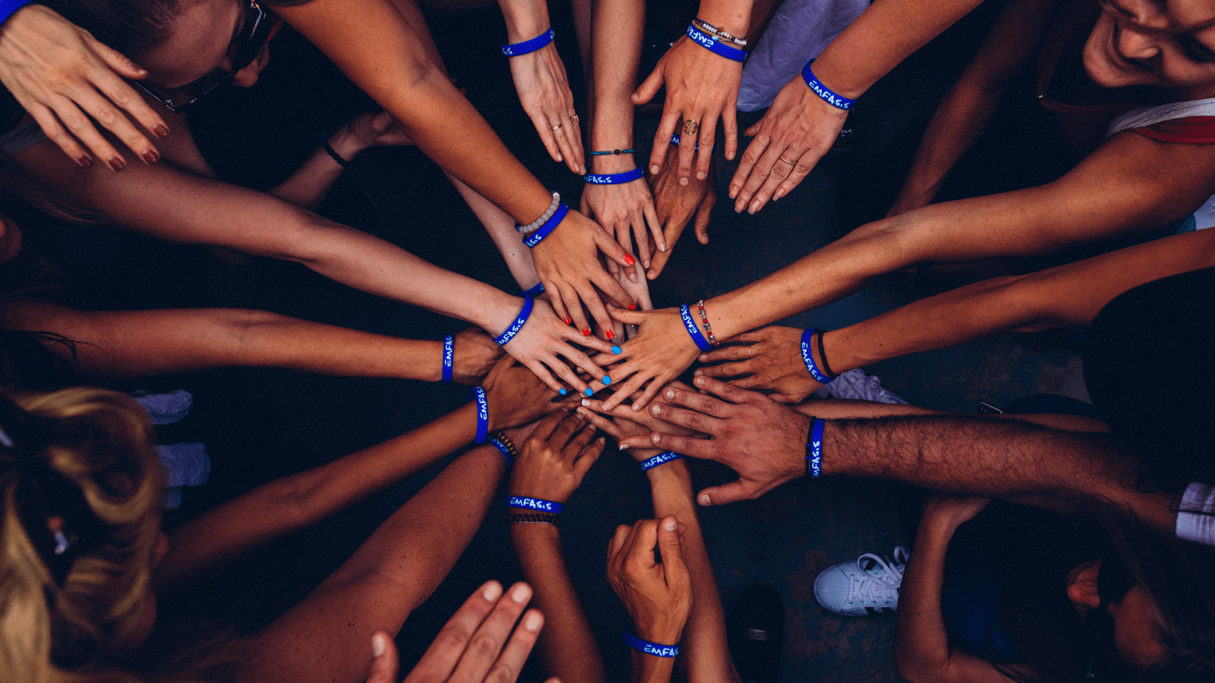 Human knots; one of the simplest problem-solving group activities around