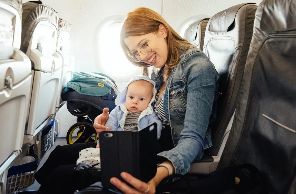 Poussettes bébés et avion: que faire