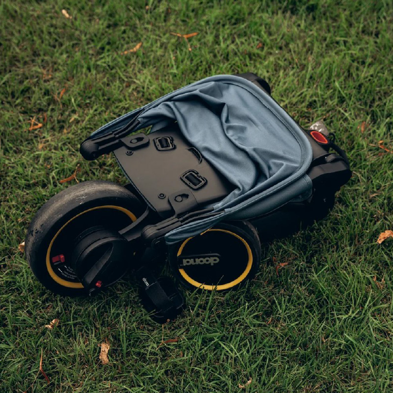 Liki Trike S5 - Nitro Black | Doona™ | 5 in 1 compact tricycle