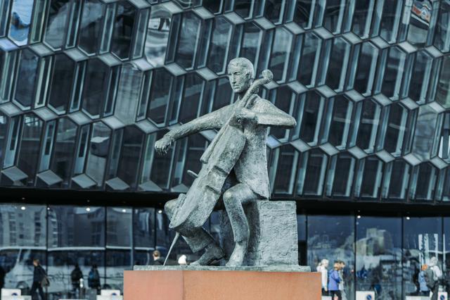 sculpture in front of Harpa