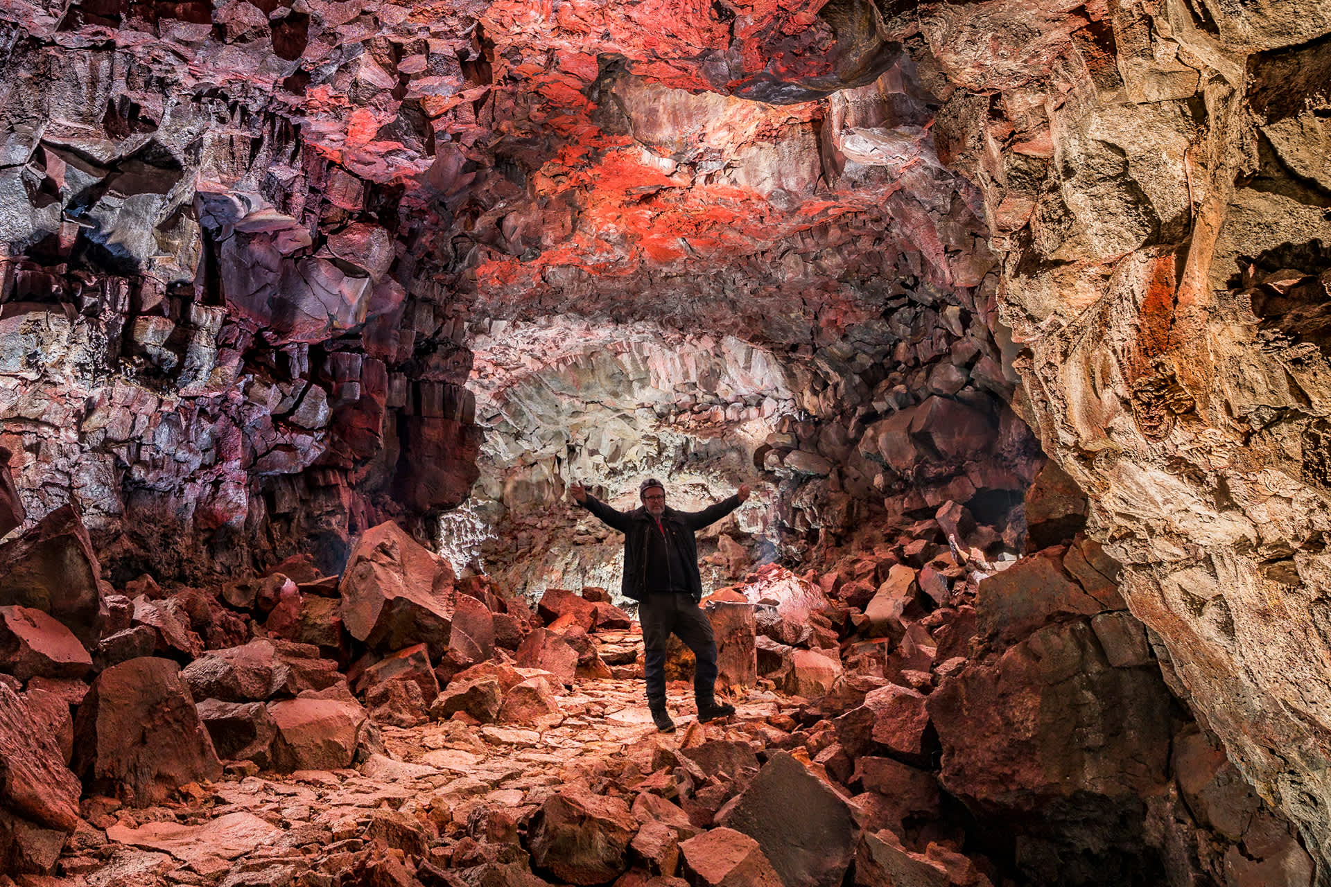 reykjavik excursions lava tunnel