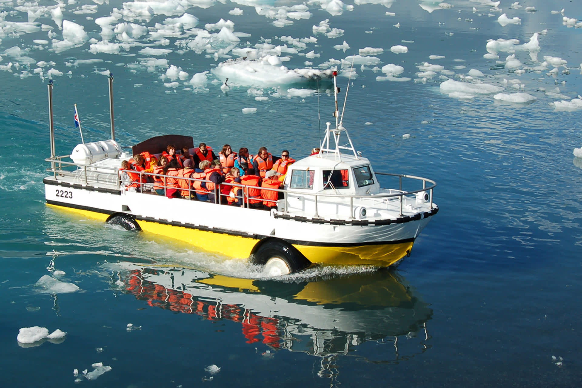 iceland lagoon boat tour