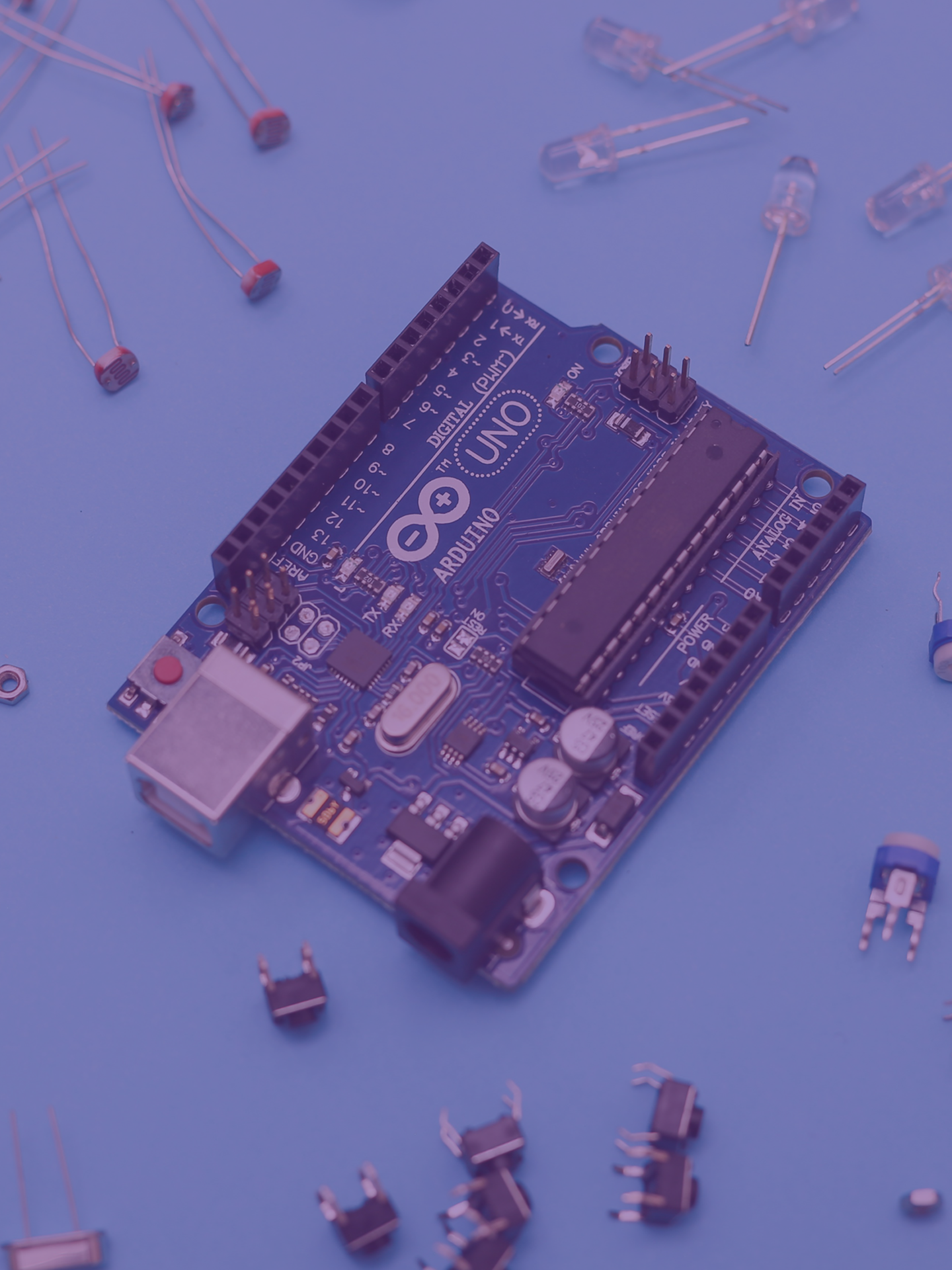 Ein Chip auf blauem Hintergrund