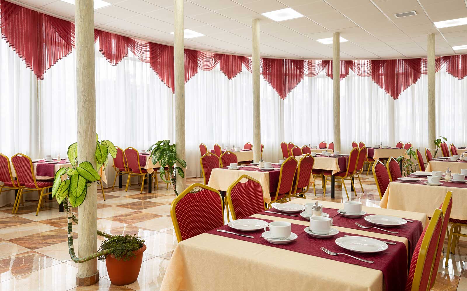 Санаторий Бирюза обеденный зал