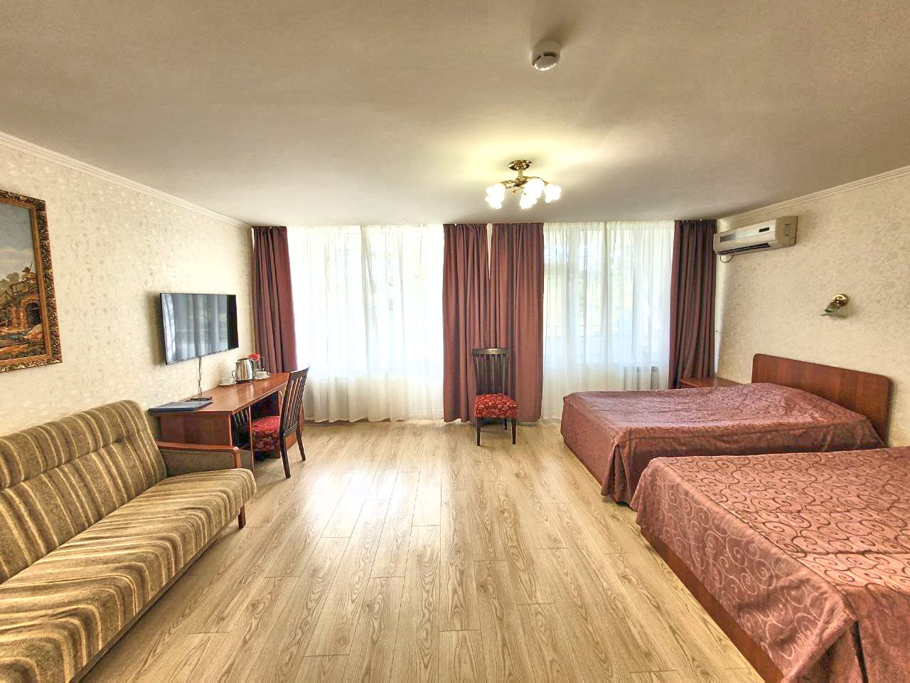 Номер люкс, спальная комната