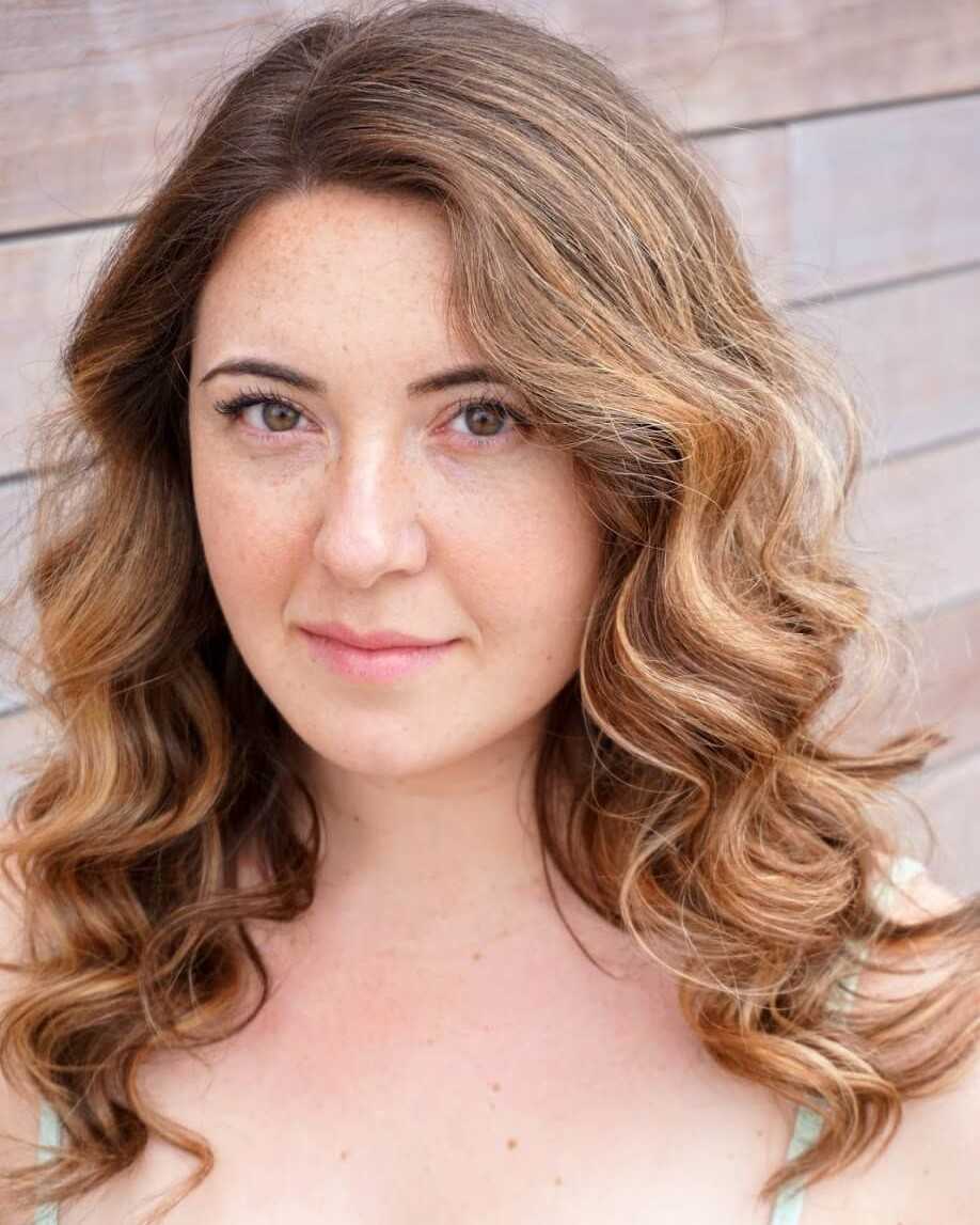 Danielle Pribyl headshot