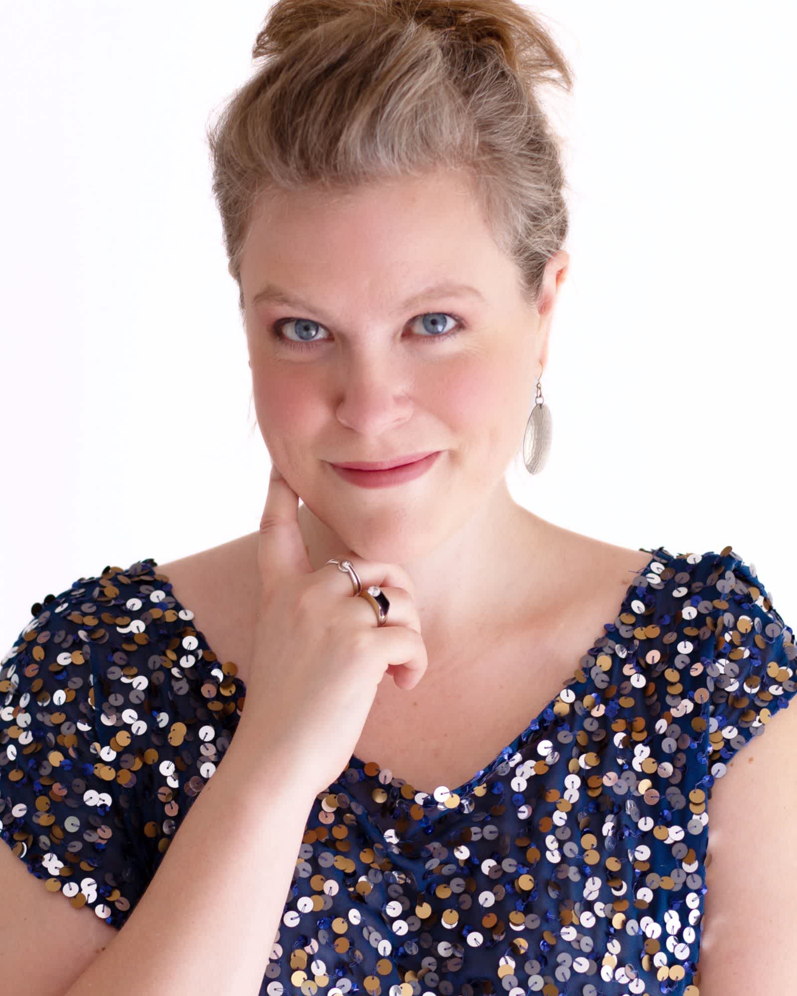 Sara DeLong headshot