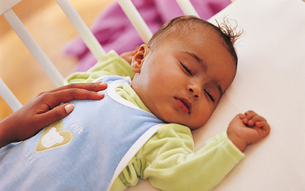 Hoeveel-laagjes-draagt-je-baby-voor-het-slapengaan how to dres your baby for sleep