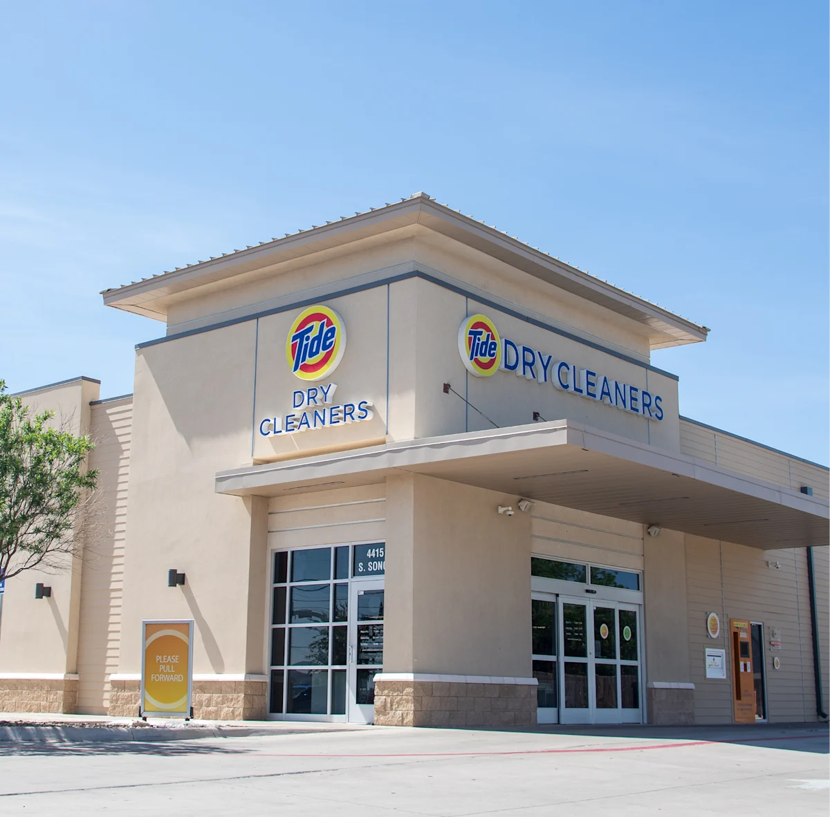 Exterior of a Tide Cleaners store in Amarillo Texas