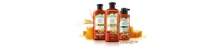 Botellas de shampoo, acondicionador y mascarilla de la colección con miel de manuka de Herbal Essences