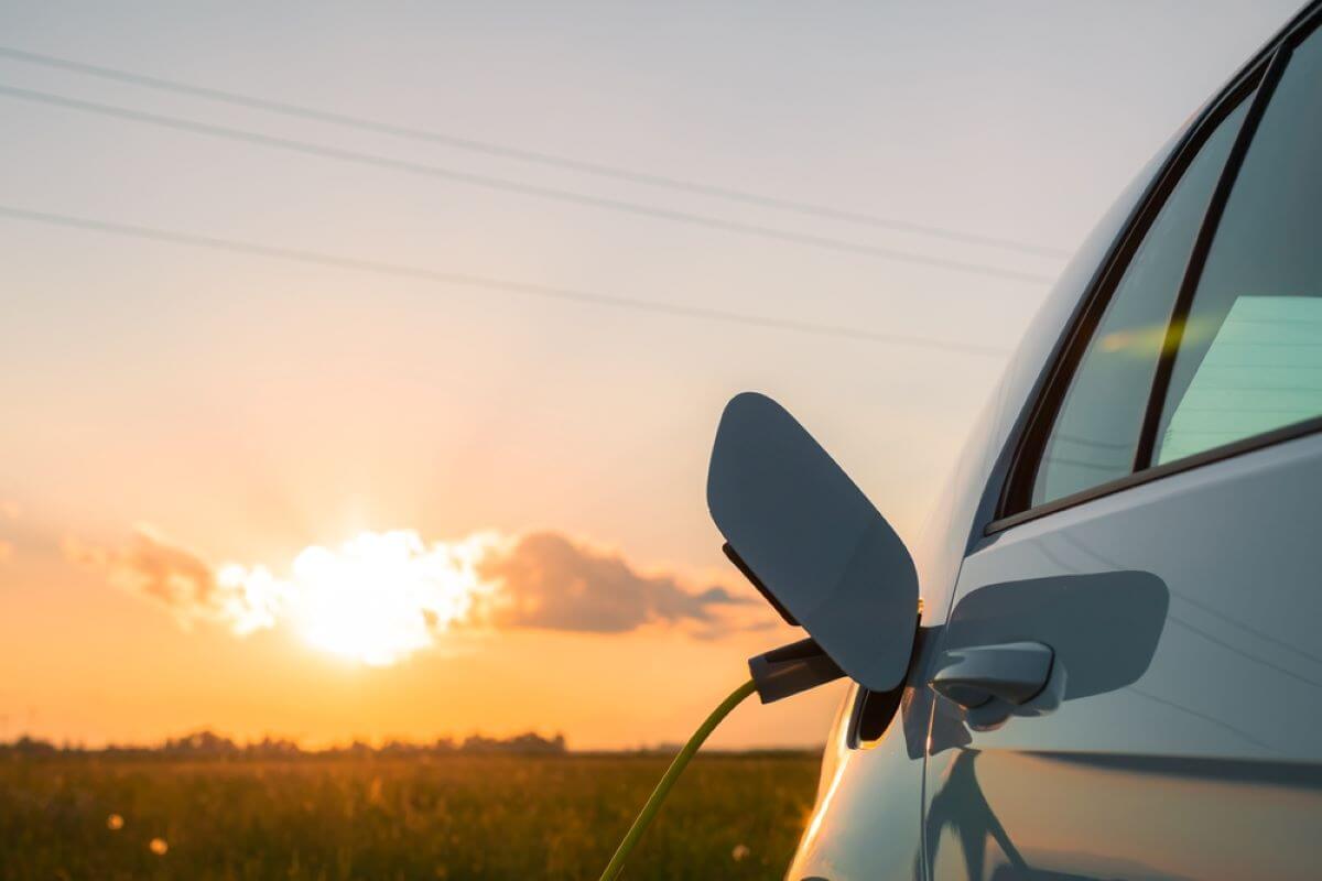 cargar coche electrico placas solares