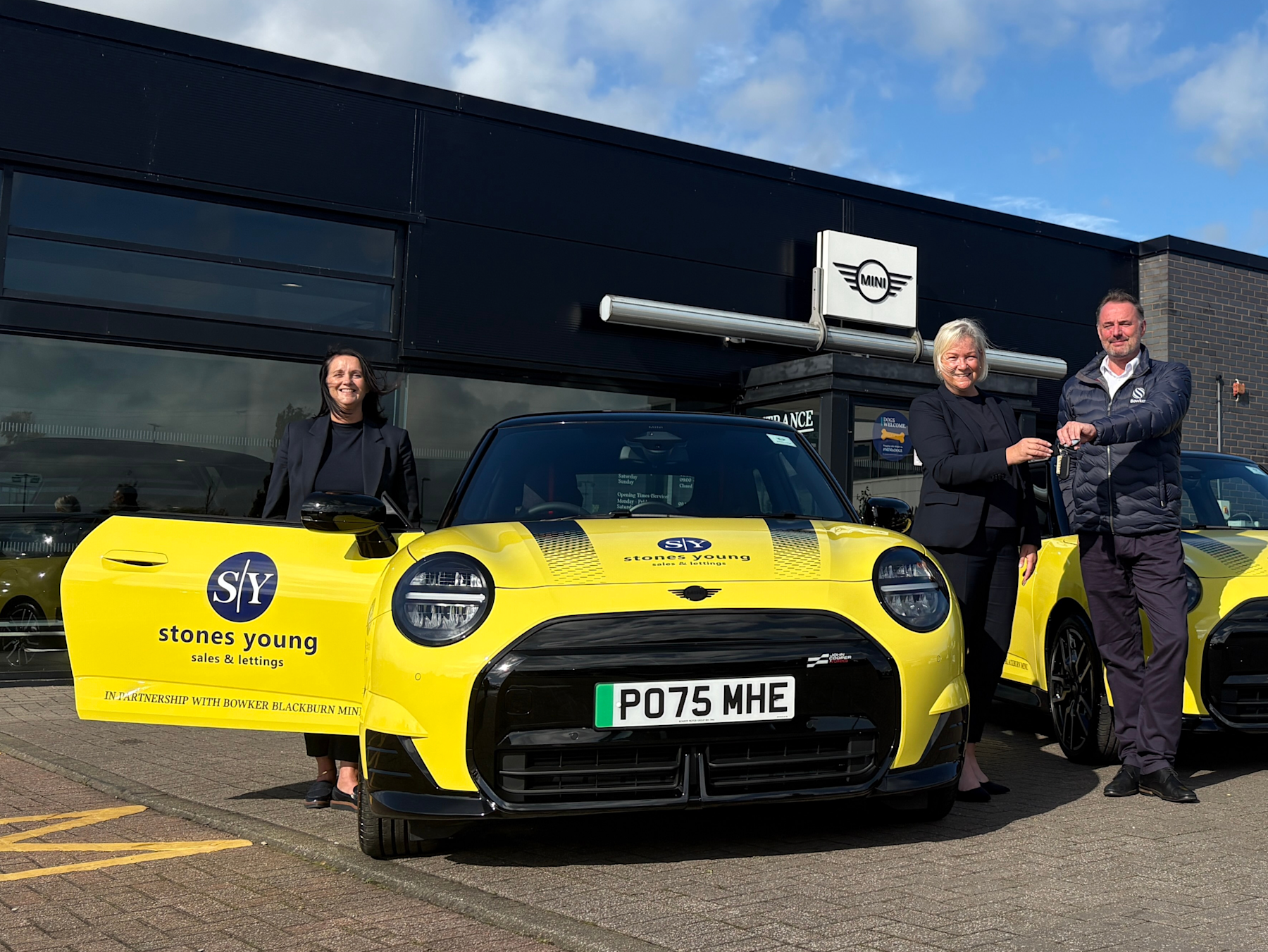Bowker MINI renews  VEHICLE PARTNERSHIP WITH STONES YOUNG.