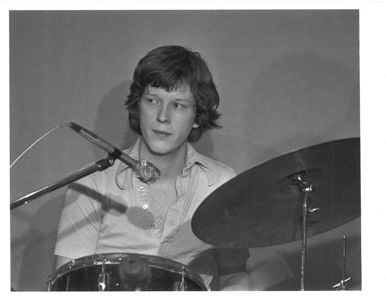 Talking Heads, Chris Frantz performing at The Kitchen, 1976. Photo by Kathy Landman