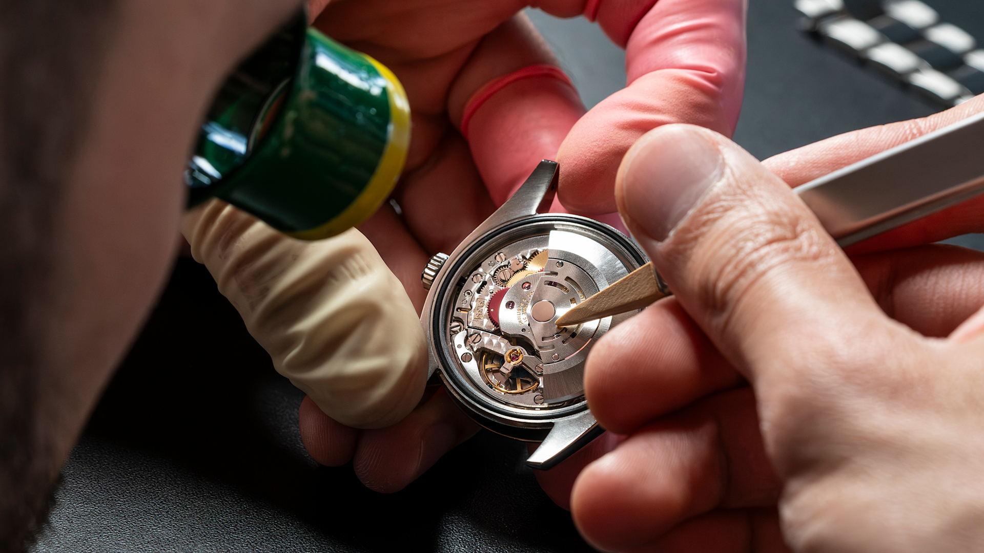 Identifying Counterfeit Rolex Watches: A Buyer's Guide to Authenticity