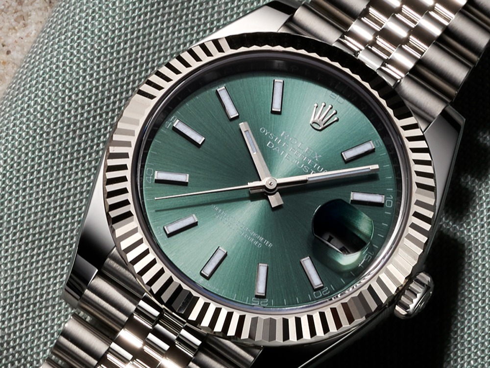 Top Luxury Watches 2025: A Review of the Bestsellers