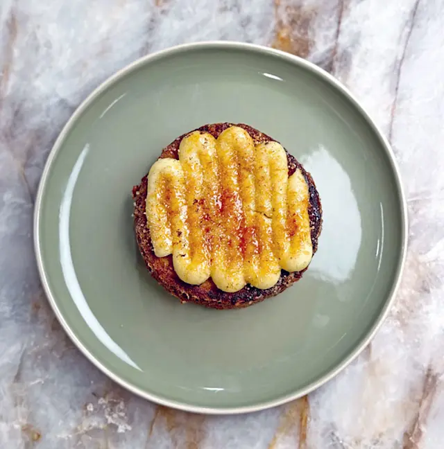 Pain perdu caramélisé, crème brûlée à la vanille signée Cyril Lignac