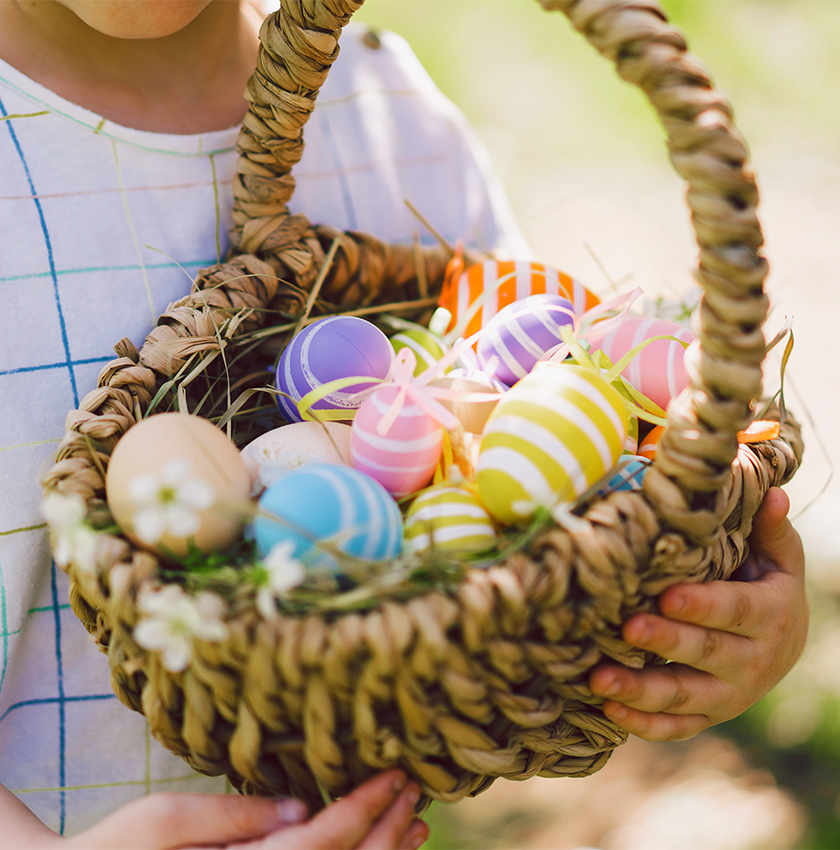 Assortiment de chocolats panier chasse aux œufs KINDER : Kinder