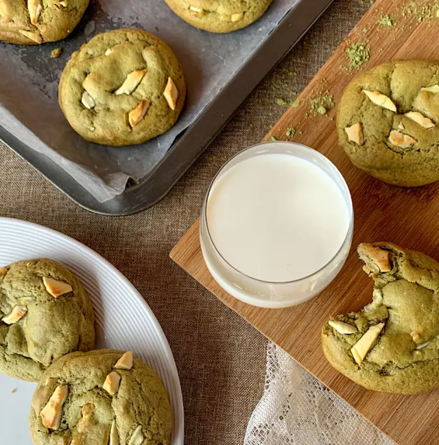 Cookies au thé matcha, framboises gourmandes et chocolat blanc