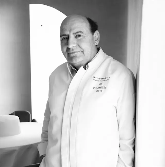 Andreas Mavrommatis et Noël : « L’un de mes souvenirs les plus précieux remonte à mon enfance, lorsque ma famille se réunissait chaque année pour préparer les kourabiedes. »