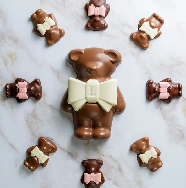 Ladurée réenchante la rentrée avec son Ourson Guimauve XXL
