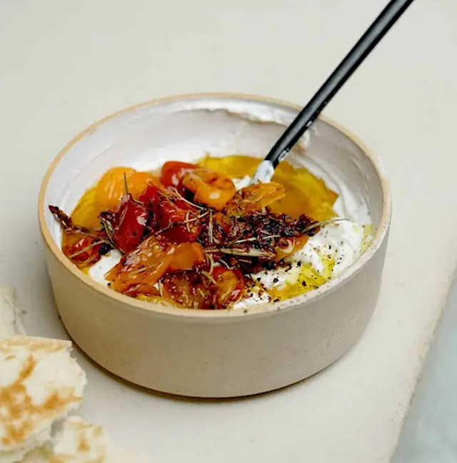 Tartinable au yaourt grec et tomates rôties