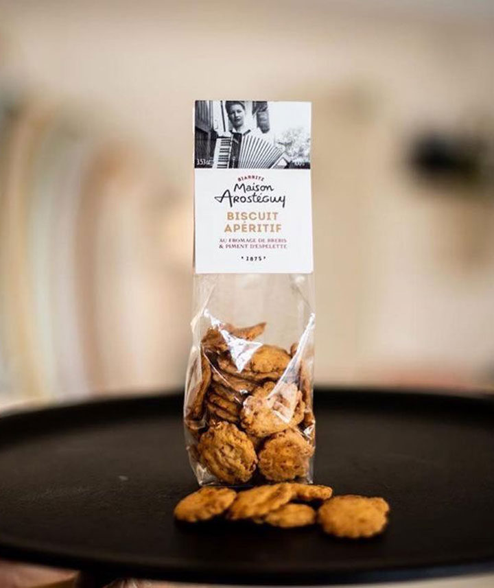 Biscuit Apéritif Au Fromage De Brebis Tomate Et Oignons Maison Arosteguy Galeries Lafayette 