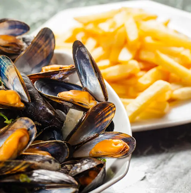Les moules-frites de la Braderie de Lille : tradition et gourmandise 