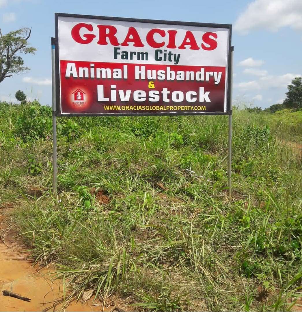 gracias-farms-signposts