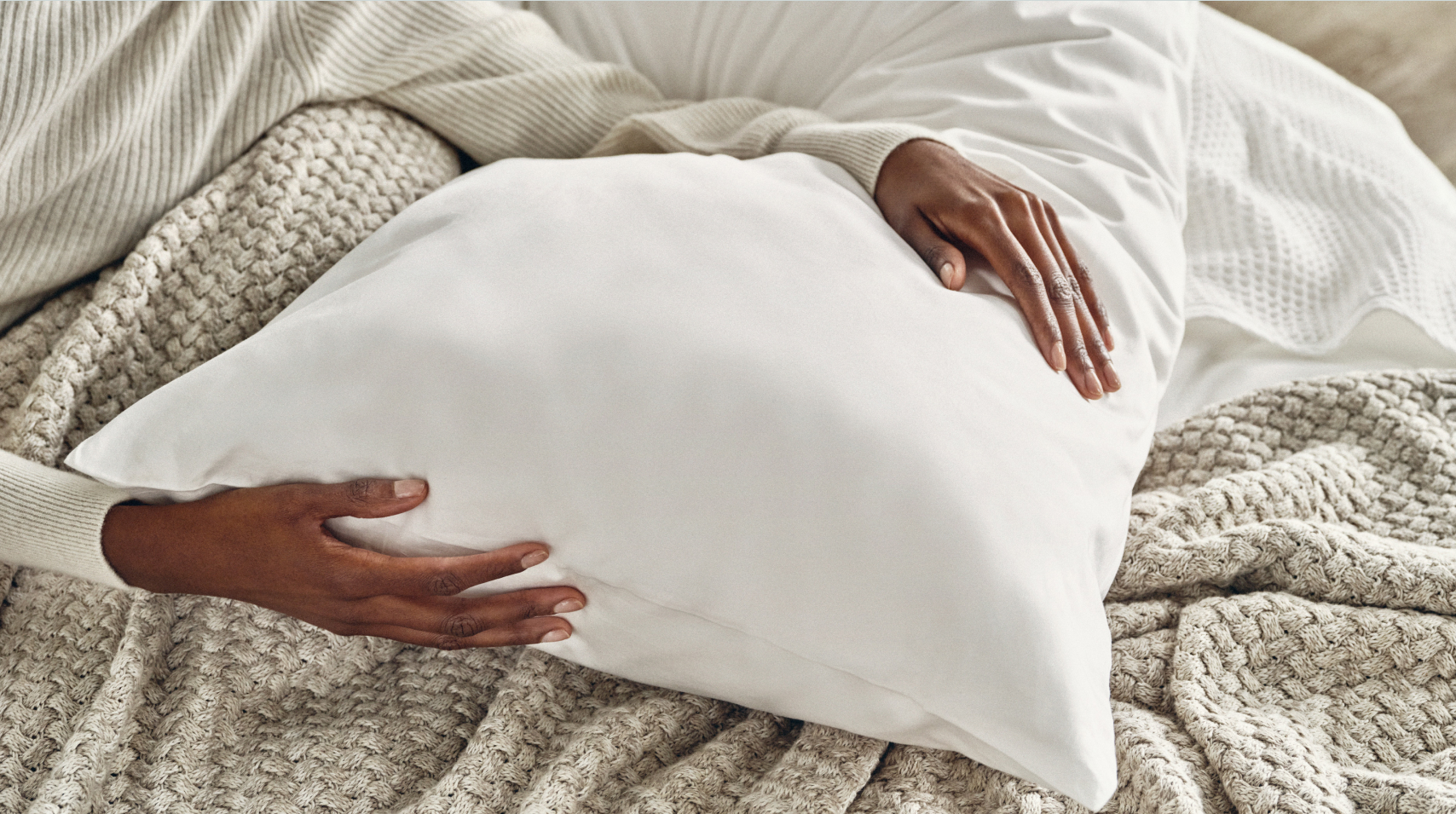 3 Ways to Fluff a Pillow & Why You Should Do So - Boll & Branch