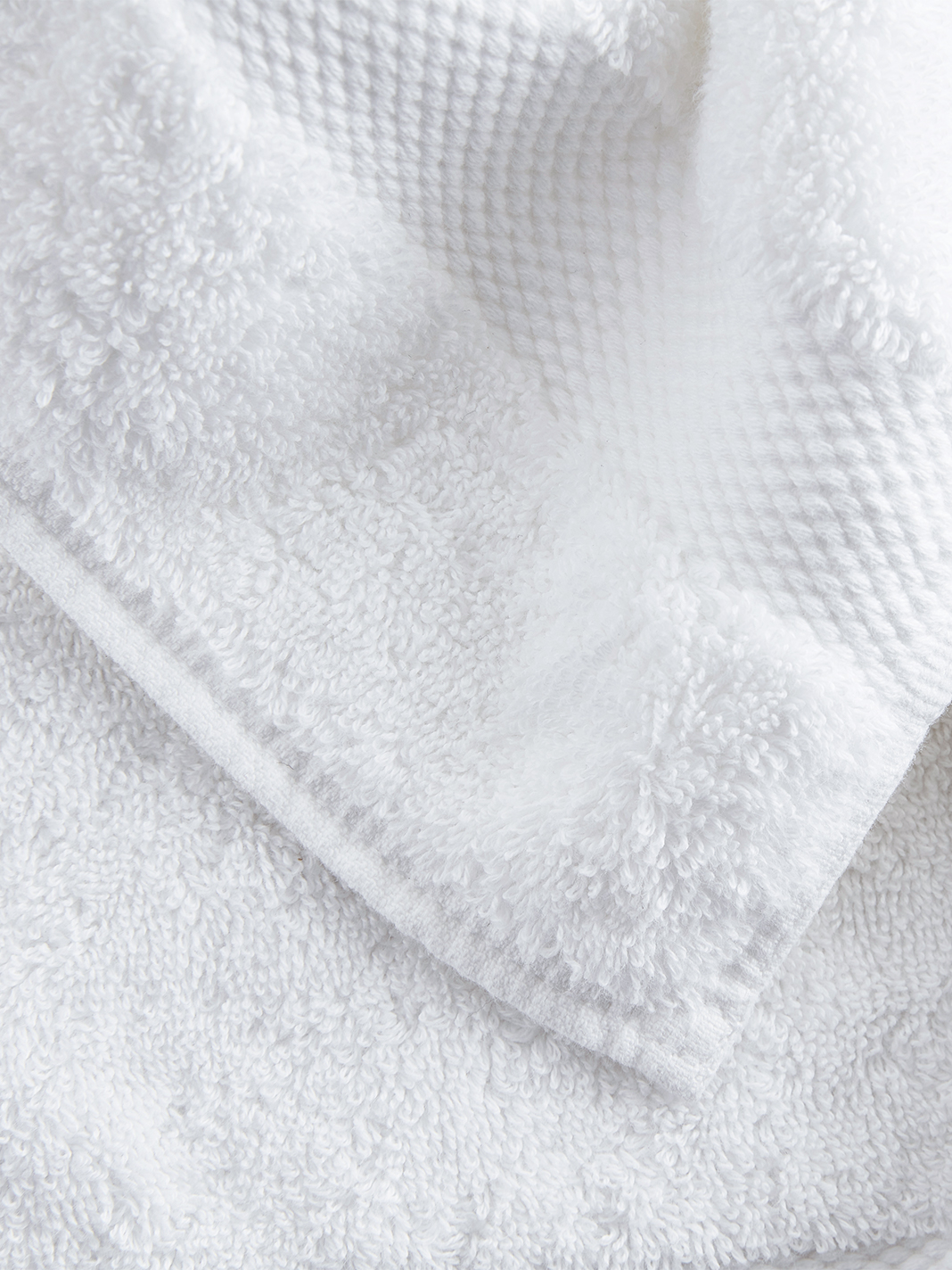 White_Plush_BathTowelSet_Lifestyle3.jpeg Plush Bath Towel Starter Bundle - Slide 3