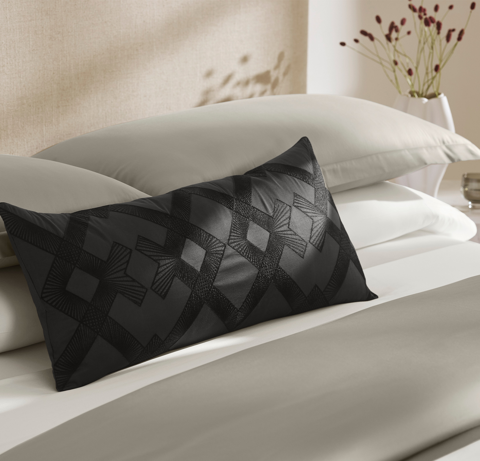 Night_Reserve_Moderne_PillowCover_Lumbar_Lifestyle1_07082024.jpg Reserve Moderne Pillow Cover (Lumbar) - Slide 3