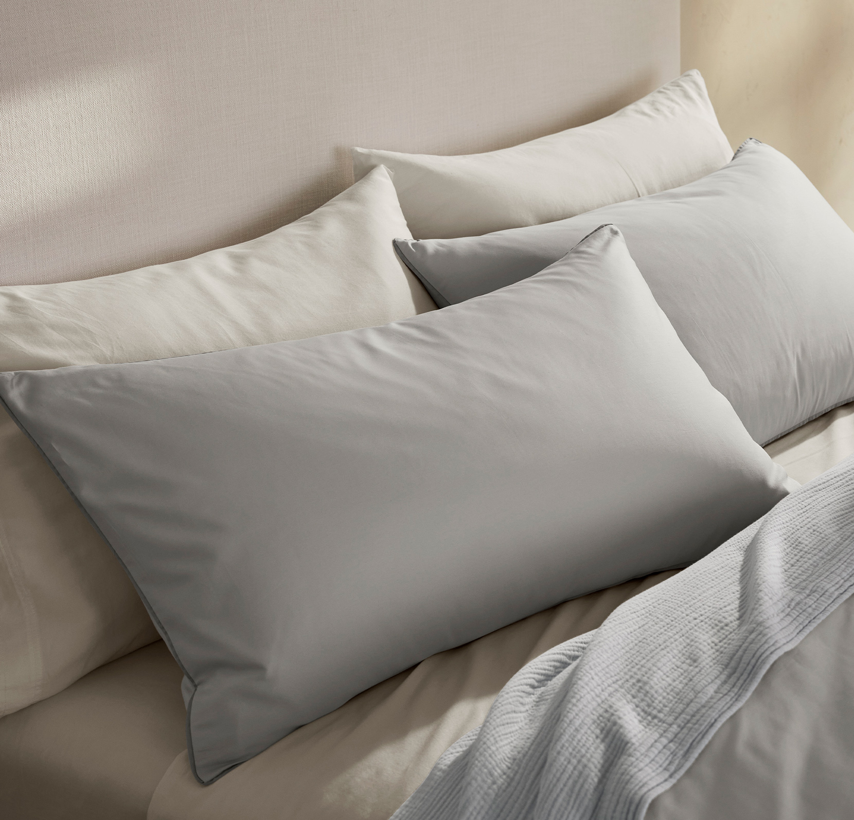 Mist_Signature_ComforterSet_Lifestyle3_06102024 (1).jpg Signature Comforter Starter Bundle - Slide 9