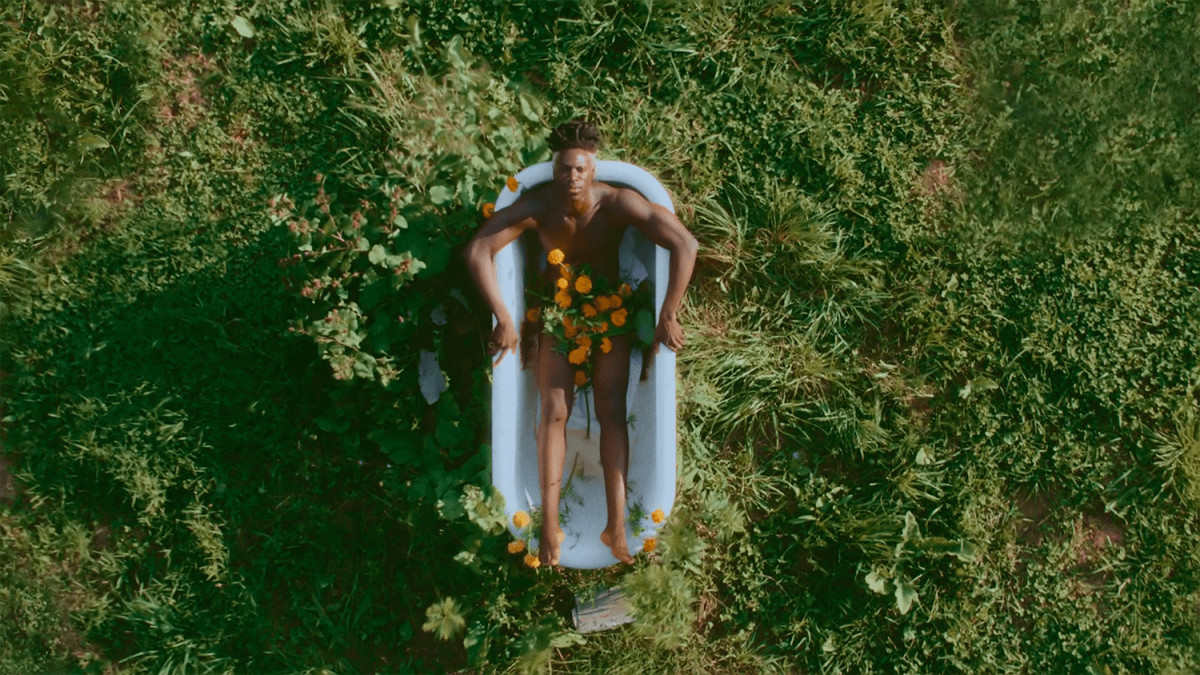 Moses Sumney shares new concert film 'BLACKALACHIA