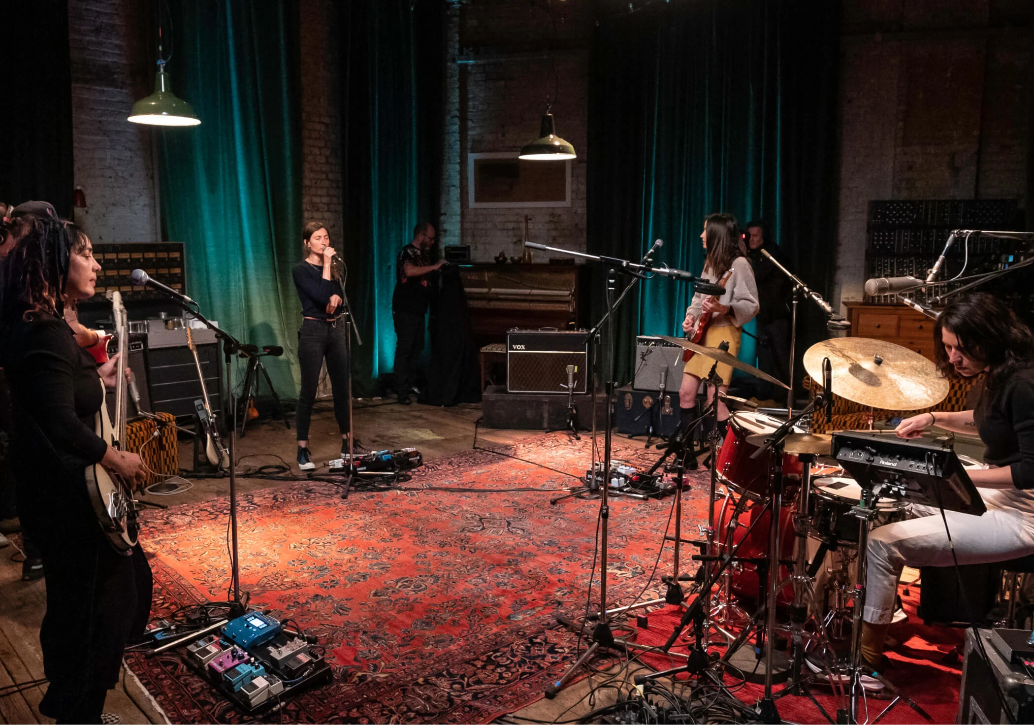 WePresent | Warpaint perform a session for From The Basement