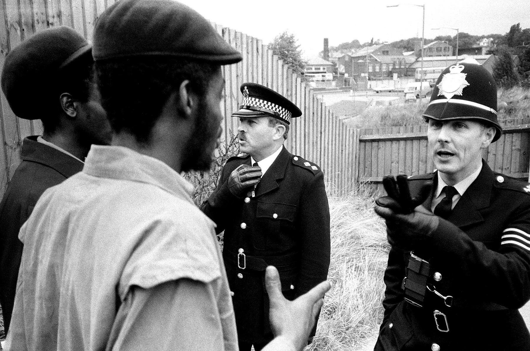 Pogus Caesar, Handsworth Riots, Birmingham, UK (1985). 35mm. 34 x 44 cm. Courtesy of the artist and OOM Gallery Archive.