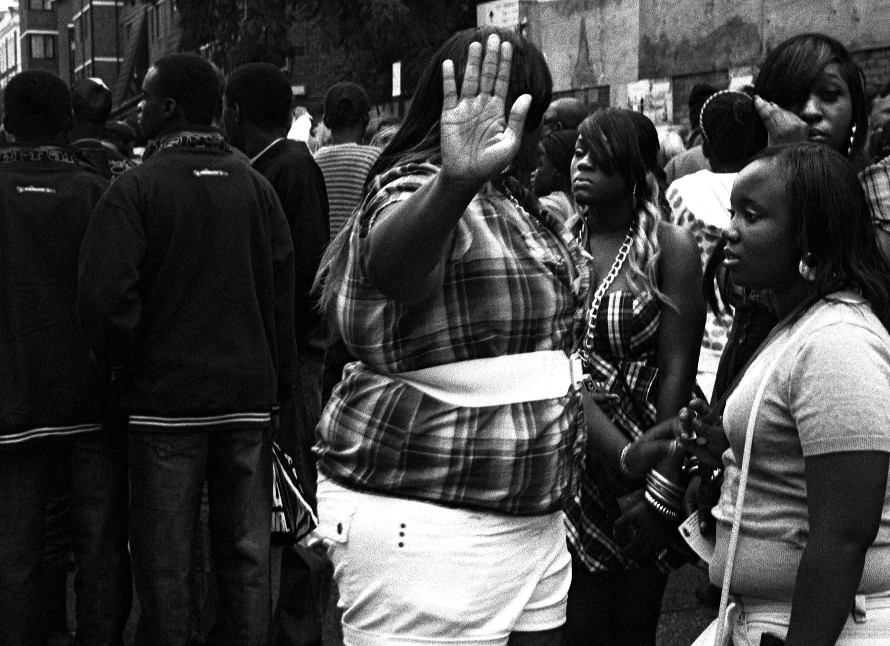 ﻿﻿Pogus Caesar, Black Skin, White Palm, Same Blood, London, UK (2008). Series Schwarz Flaneur, started in 1983. 35mm. 34 x 44 cm. Courtesy of the artist and OOM Gallery Archive.