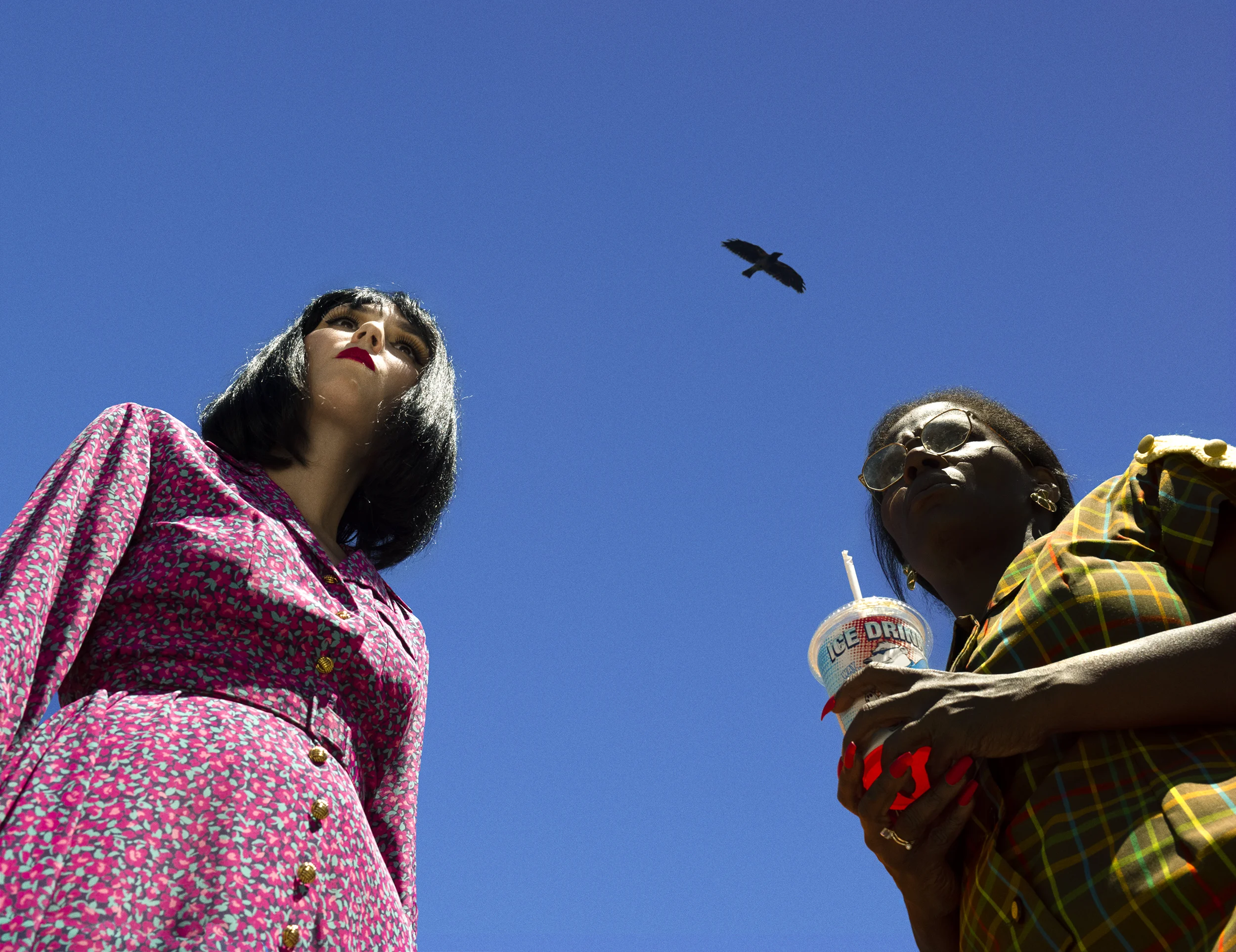 Claire and Frances (2022), archival pigment print 48 x 62.3 inches (print). Courtesy of Alex Prager Studio and Lehmann Maupin, New York, Hong Kong, Seoul, and London.