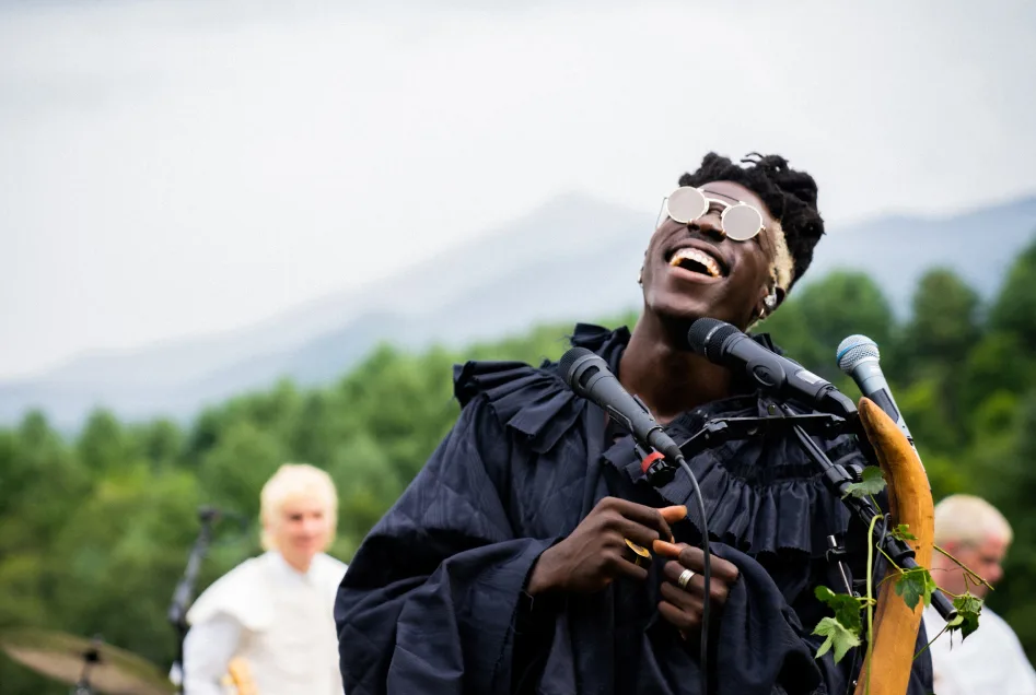 Moses Sumney shares new concert film 'BLACKALACHIA