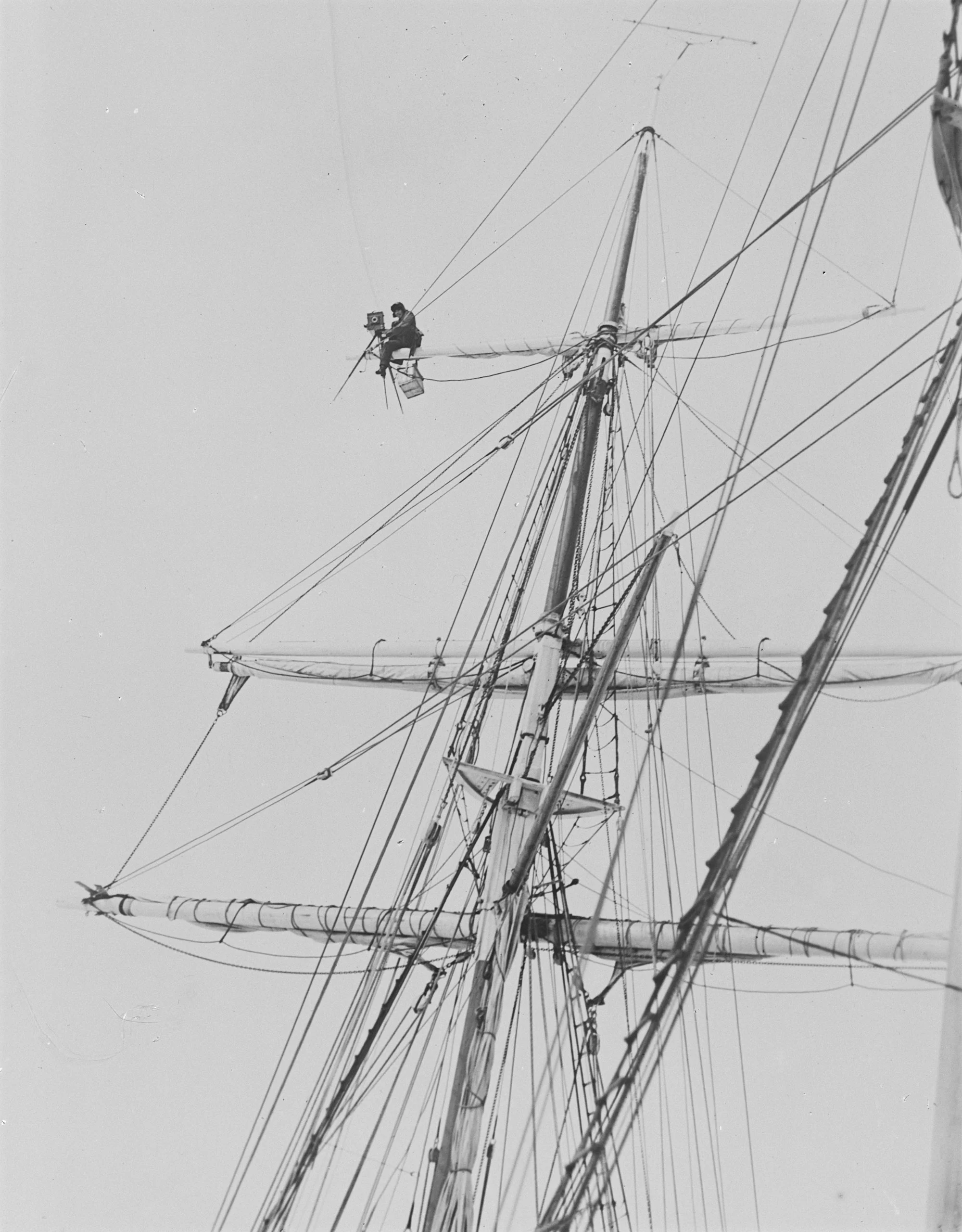 Hurley on Shackleton’s Endurance expedition, filming from the ship’s rigging. © Royal Geographical Society (with IBG)