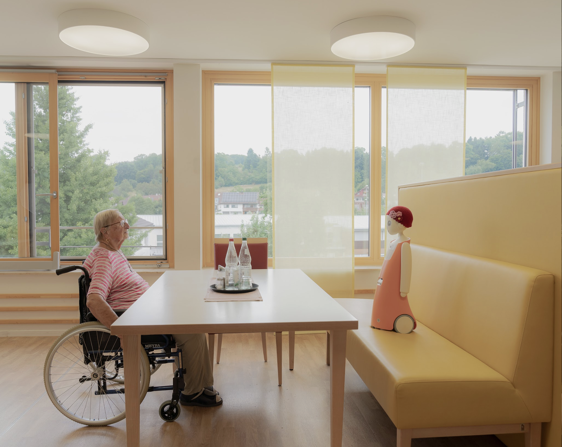 WePresent | Paula Hornickel captures encounters between humans and