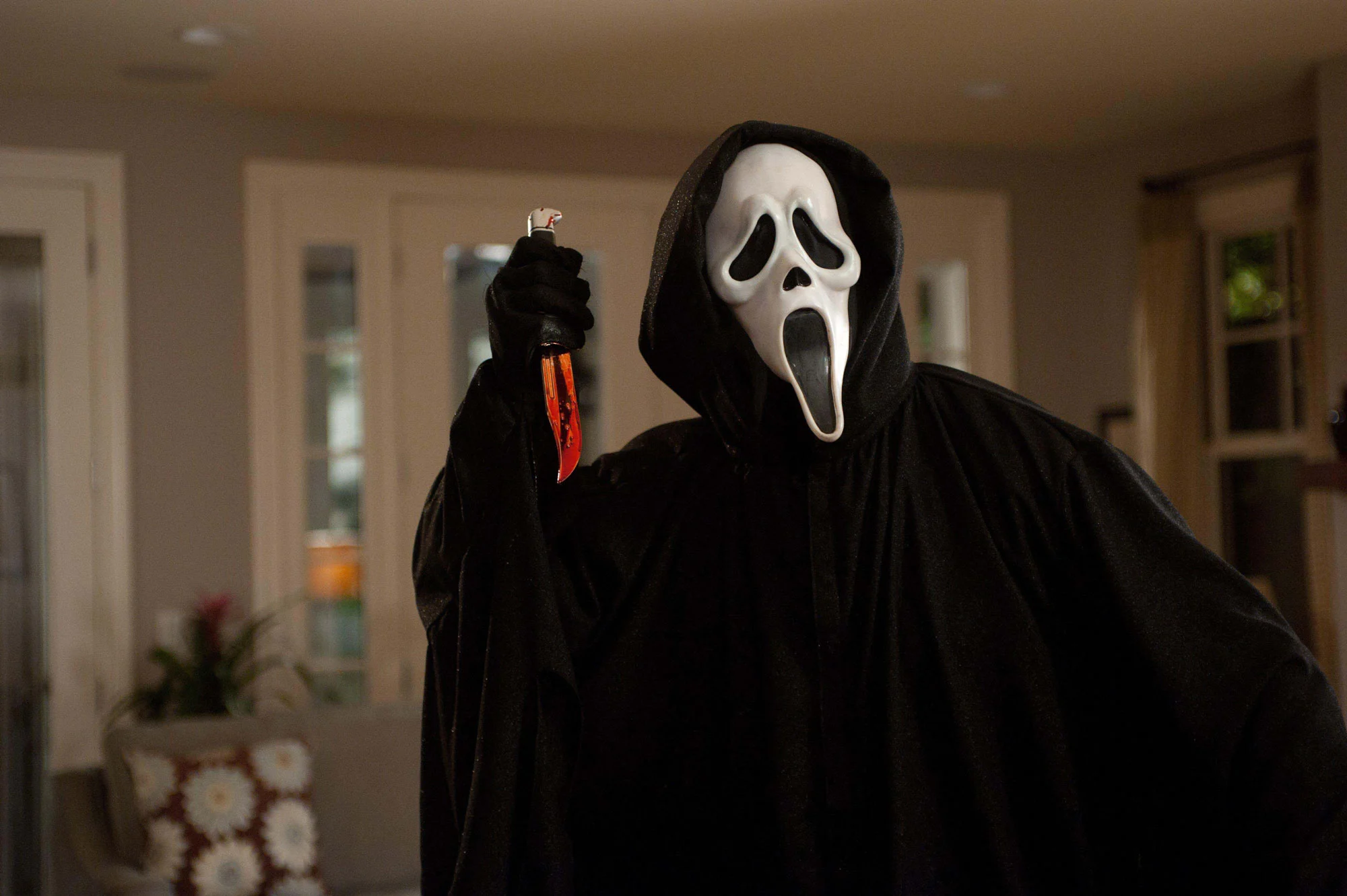 Film Still from "Scream" Ghostface 1996 Dimension Films. PictureLux / The Hollywood Archive / Alamy Stock Photo