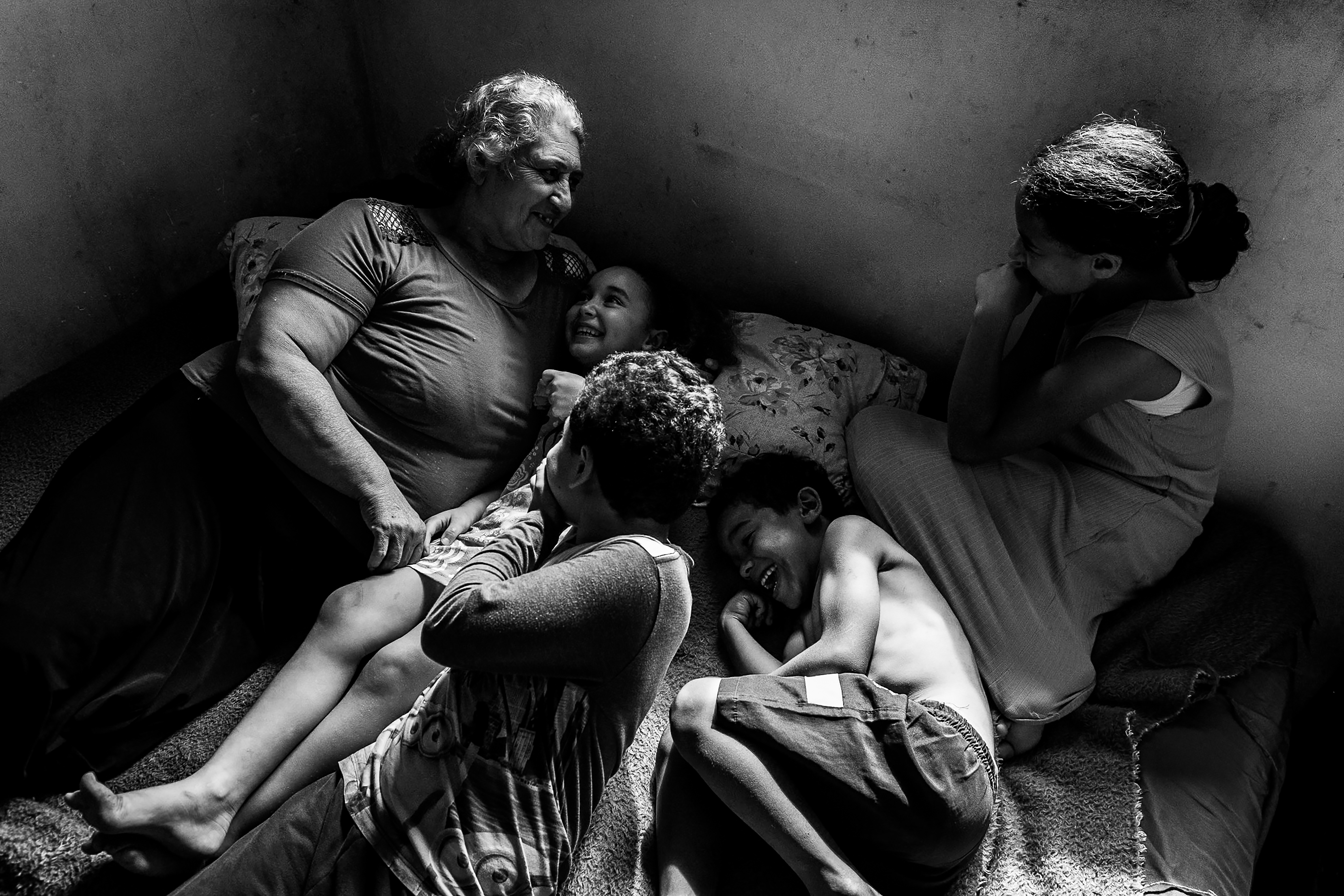 WePresent | Priscila Ribeiro highlights improvised housing in Colombo,  Brazil