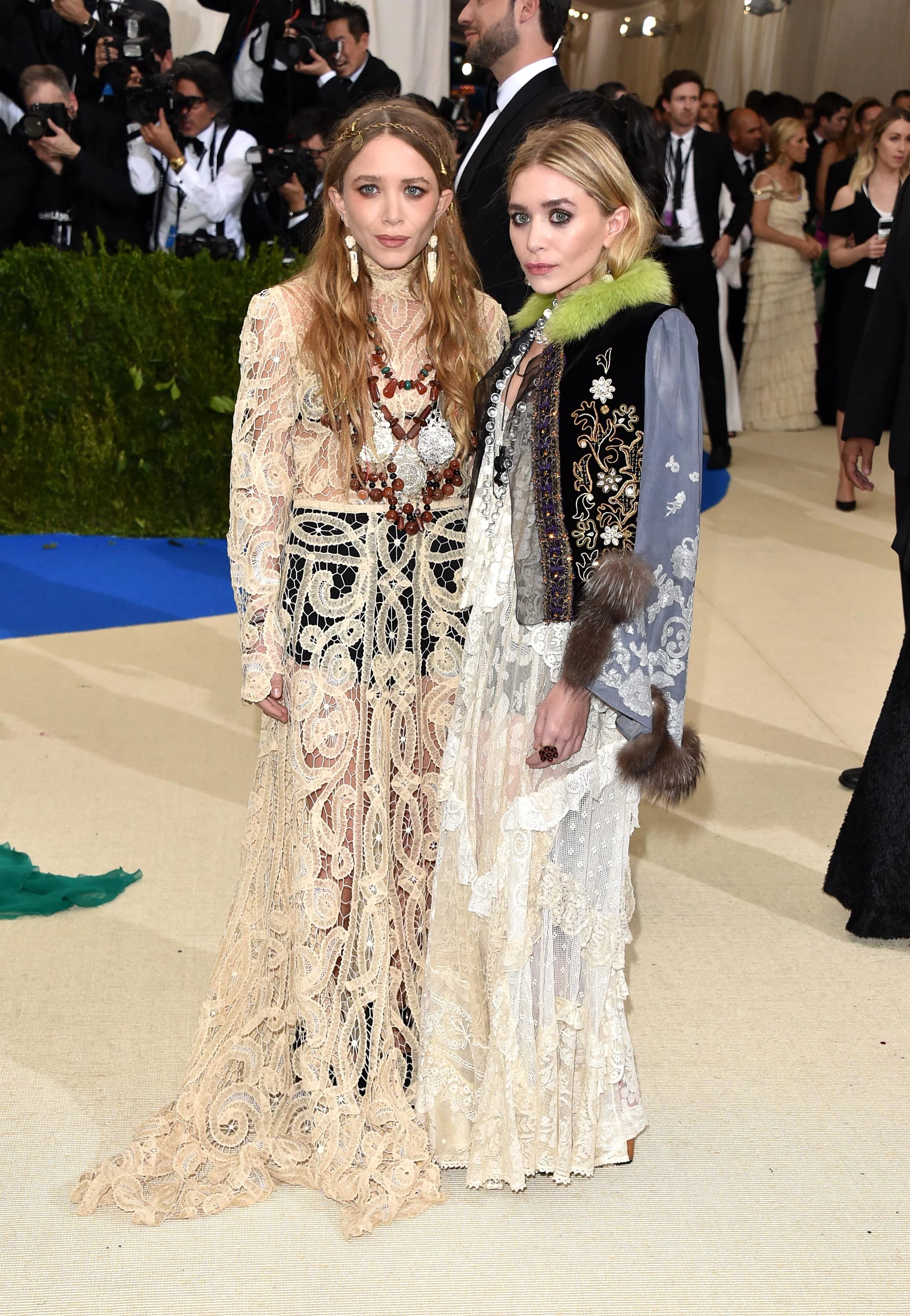 Mary-Kate and Ashley Olsen attend "Rei Kawakubo/Comme des Garcons: Art Of The In-Between" Costume Institute Gala at Metropolitan Museum of Art on May 1, 2017 in New York City. (Photo by John Shearer/Getty Images)