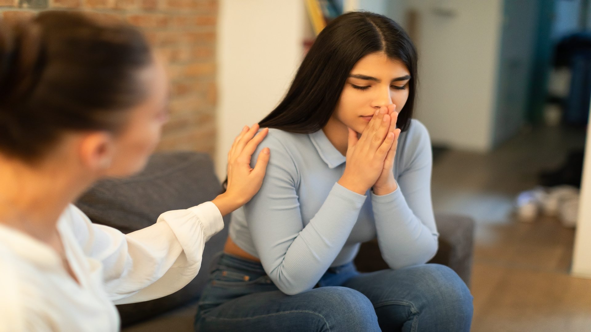 female-psychologist-calming-sad-spanish-lady-doct-2025-03-18-16-25-07-utc female-psychologist-calming-sad-spanish-lady-doct-2025-03-18-16-25-07-utc